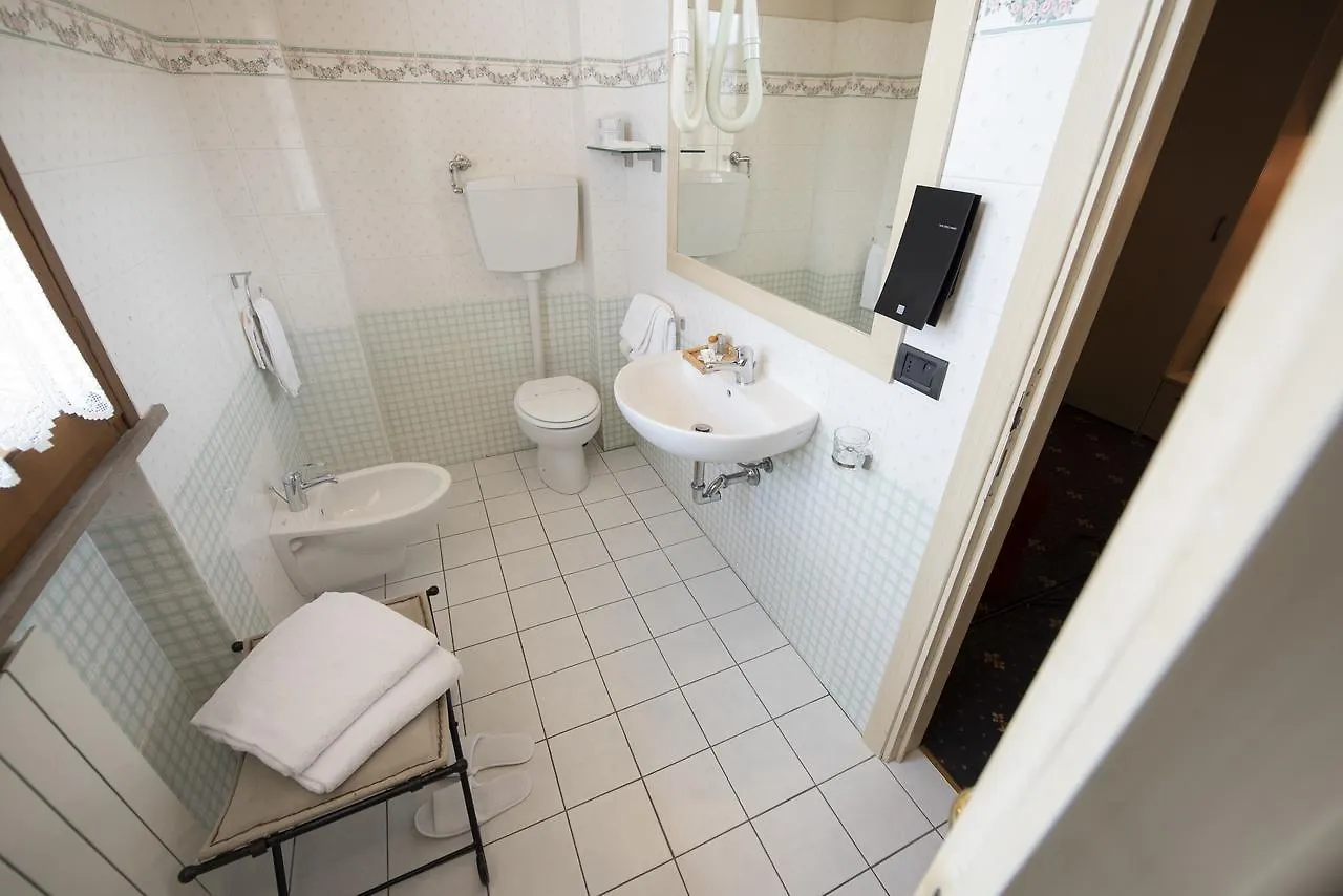 Holiday Rooms Antica Badia Volterra 3*,